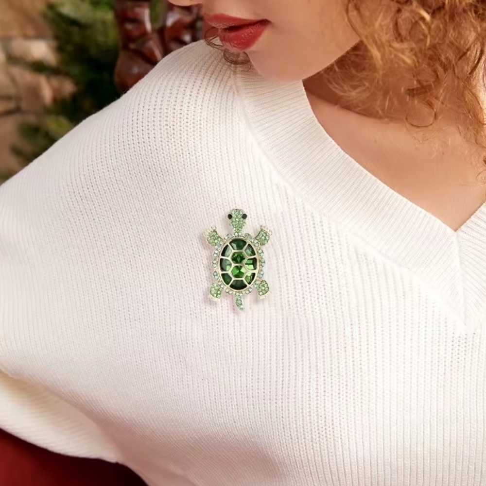 VQ Turtle Brooch - Picture 2 of 4